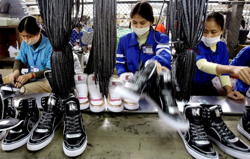 MANTAP..Atasi Kantong Kemiskinan Pemkab Rohil Bangun Pabrik Sepatu di Bangko