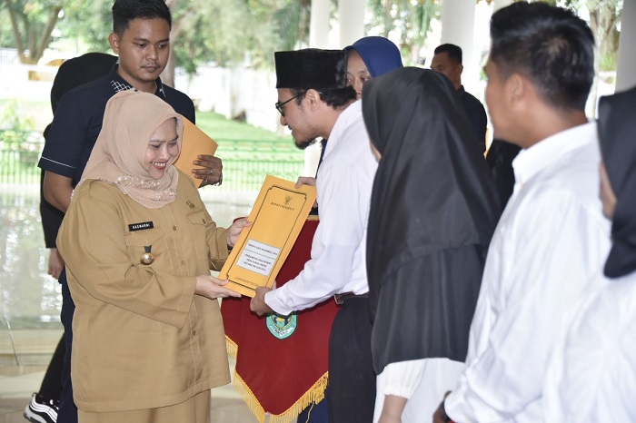 Bupati Kasmarni Serahkan SK Pengangkatan 2024, Kepada 341 Pemdes/Kelurahan Kabupaten Bengkalis