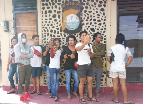 Tak Terima Disebut Setan dan Penyebab Bencana, Puluhan Waria 'Geruduk' Kantor Polisi, Laporkan Bidan Cantik 