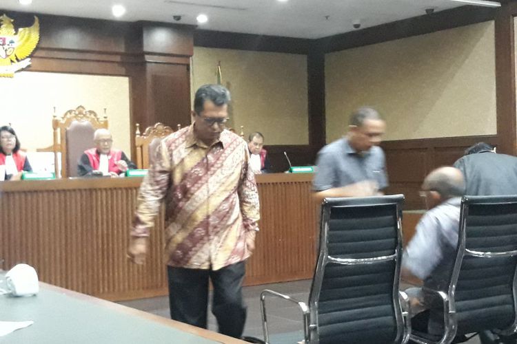 TERBONGKAR...Mantan Ketua PN Ini Akui Pernah Gunakan Kamar Hotel untuk Bimbingan Mahasiswi S3, Serius hanya Membimbing?