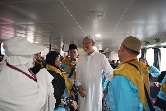 Wako Dumai Lepas 186 Calon Jemaah Haji Bertolak ke Embarkasi Batam