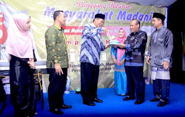 Malam Ini, Wako Terima Penghargaan Pro Otonomi Award