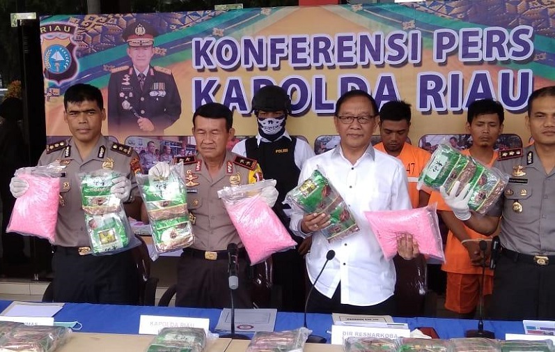 FANTASTIS..Polda Riau Catat Rekor Usai Amankan Sabu 55 Kg dan 46 Ribu Lebih Pil Ekstasi dari Malaysia