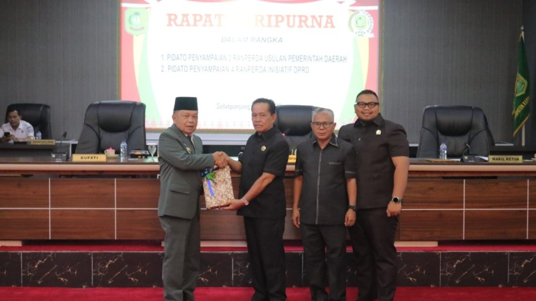 Bupati Asmar Sampaikan Tiga Ranperda, DPRD Meranti Usulkan Empat Regulasi Strategis untuk Perkuat Tata Kelola Daerah
