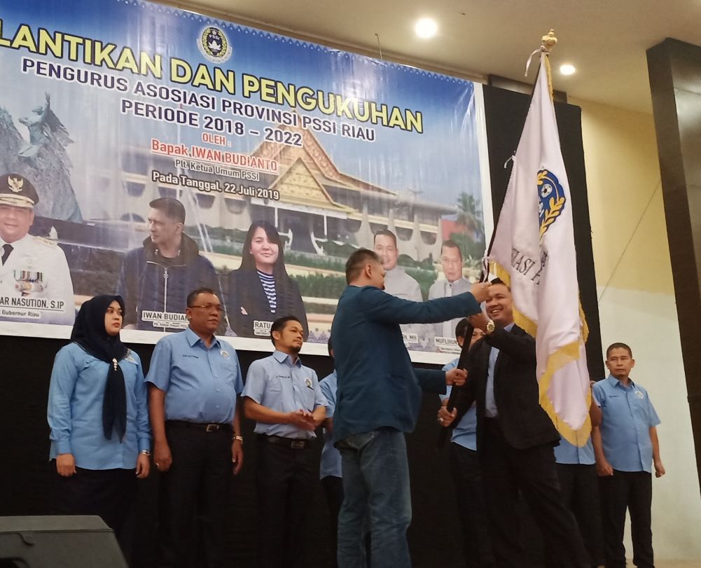 Lantik Exco PSSI Riau, Husni Thamrin Targetkan Klub Sepakbola Riau Bisa Bersaing di Liga Satu