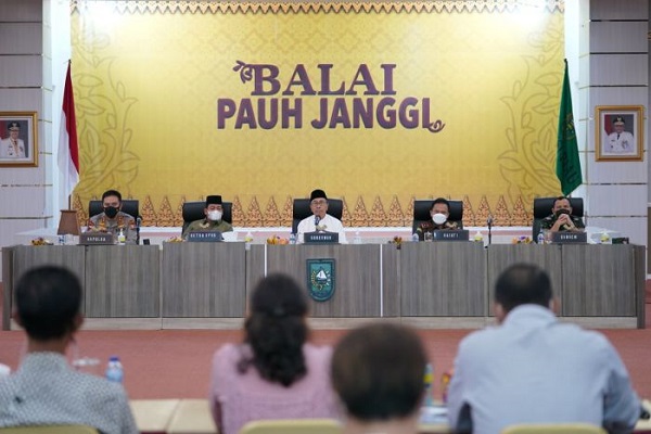 Bahas Anjloknya Sawit, Syamsuar Kumpulkan Pengusaha  CPO dan Petani dan Bupati Wali Kota   di Pekanbaru