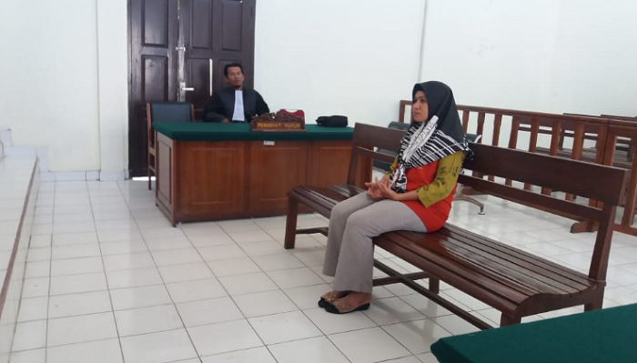 Dituntut oleh JPU 12 Tahun Kurungan, Eva Ratna Sari Menangis dalam Penjara