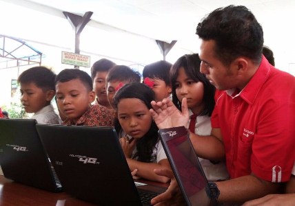 Sumbangsih untuk Negeri, Telkomsel Pasang Internet Gratis untuk Enam Sekolah di Pulau Terdepan