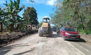 Dua Ruas Jalan Rusak di Inhu Riau Sudah Diperbaiki, Tapi Masih Ada Masalah...