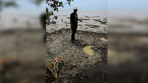 SEINDAH PANTAI SOLOP...Pak Bupati Wardan, Kapan Pantai Senyum Ini Dikembangkan?