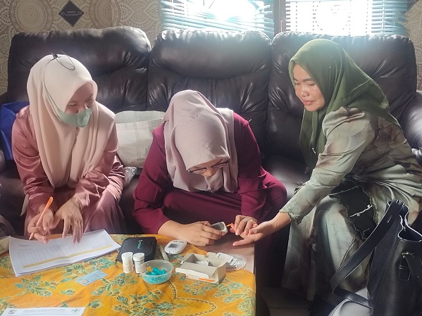 Petugas Puskesmas Madani Bandar Petalangan Gelar Pemeriksaan Kesehatan Gratis Bagi Pegawai Kantor Camat Bandar Petalangan dan Kantor Lurah Rawang Empat