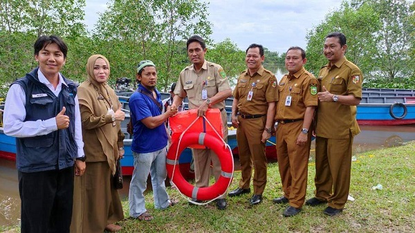 Tiga Kelompok Nelayan di Pekanbaru Terima 9 Unit Kapal Tangkap Ikan