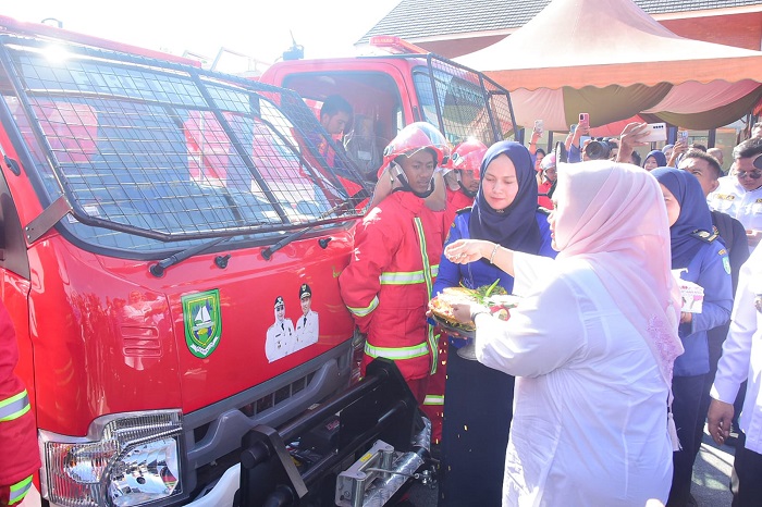 Bupati Kasmarni Resmikan Gedung Baru Roro Tanjung Pagar dan Serahkan Mobil Operasional