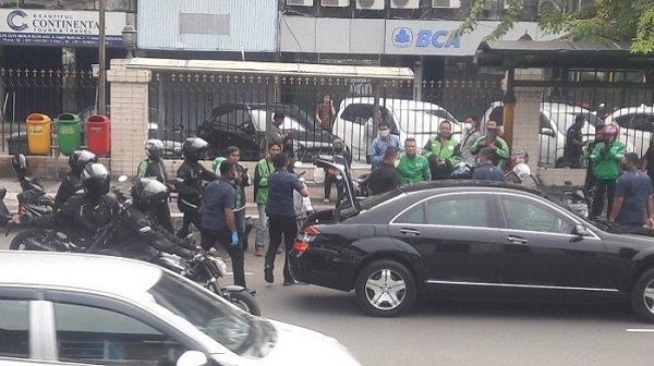 Jokowi Dikritik Terus bagi-bagi Sembako, Istana: Itu Cara Beliau Nyatakan Keprihatinan, Jika Yang Lain Mampu Lakukan Yang Sama...
