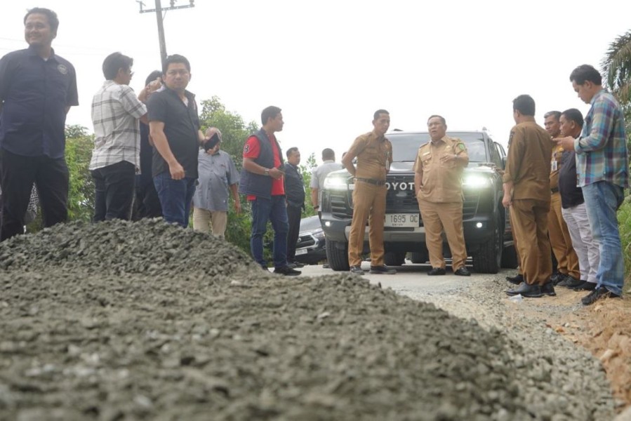 Jalan Siak-Pekanbaru Bakal Mulus Sebelum Lebaran, Ini Strategi Plt Gubri