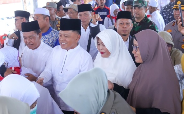 Bupati Asmar Sambut Kepulangan Jemaah Haji Kepulauan Meranti di Selatpanjang