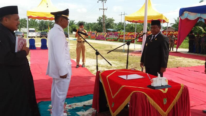 Wabup Rohil Lantik Samsuri Jadi Camat Rantau Kopar 