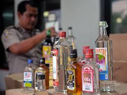 Polsek Ujungbatu Amankan 130 Botol Miras dan Tuak.