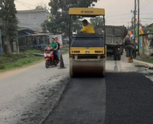 UPT IV PUPR Riau Aspal Ruas Jalan Pematang Reba-Pekan Heran dan Kuala Cenaku-Rumbai Jaya