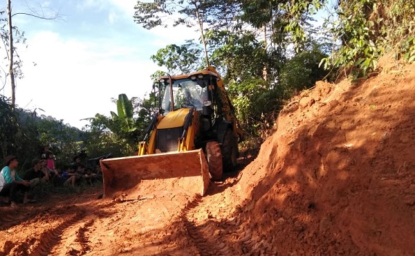 5,8 Kilometer Jalan Longsor Arah Sungai Bungo Rohul Mulai Diperbaiki Dinas PUPR