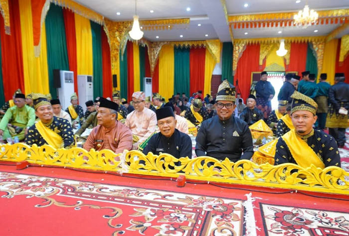 Bupati Rohul Hadiri Penganugerahan Adat Ingatan Budi  kepada Kapolri