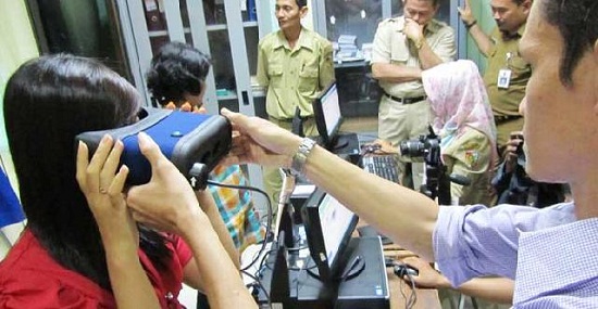 Supaya Semua Warga Terekam E-KTP, Disdukcapil Razia di Jalan Sampai Rekam di Sekolah