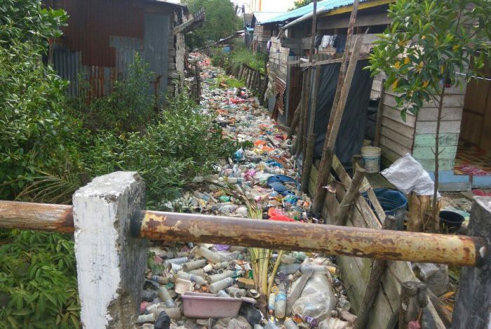 Menyedihkan, Begini Kondisi Sungai Guntung Inhil yang Dipenuhi Sampah