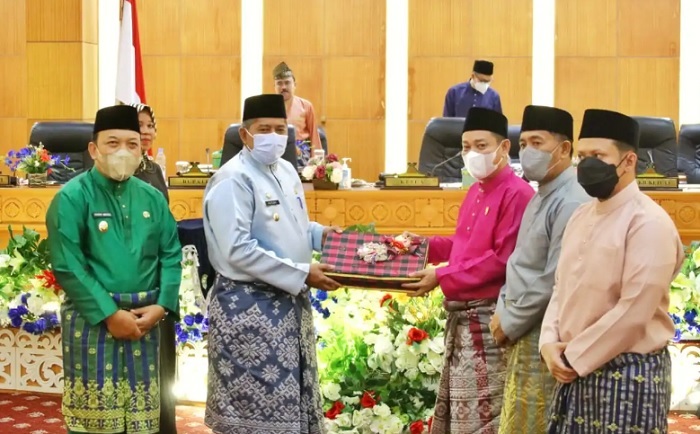 Bupati Alfedri Sampaikan Ranperda Pertanggungjawaban Pelaksanaan APBD  2021 kepada DPRD