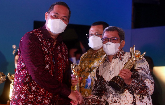 Asia Pacific Rayon Raih Primaniyarta Award Sebagai Eksportir Pelopor Produk Baru