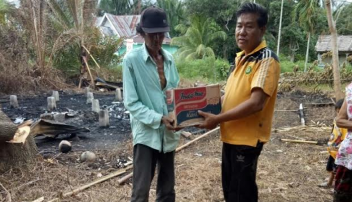 Korban Kebakaran Rumah di Selat Akar Terima Bantuan