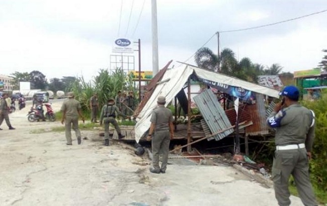 Bandel... Satpol PP Bongkar Puluhan Bangunan Liar di Rimbo Panjang