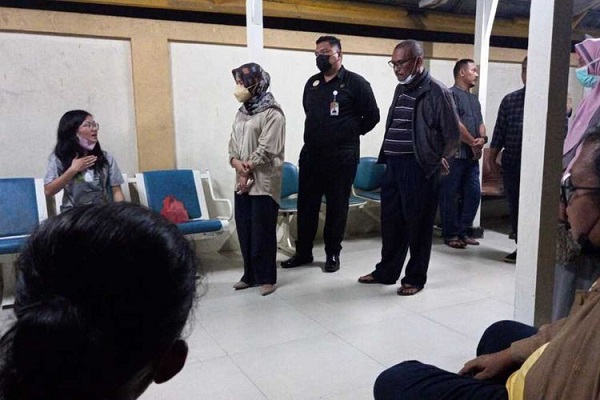 Pelayanan Lambat, Keluarga Pasien di RSUD Arifin Achmad  Mengamuk, Dirut Sampai Minta Maaf...