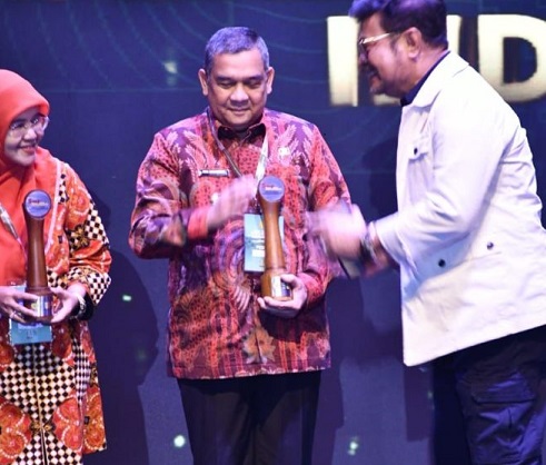 Gubernur Syamsuar Dianugerahi Penghargaan Dari Kementan Atas Komitmen Jalankan PSR