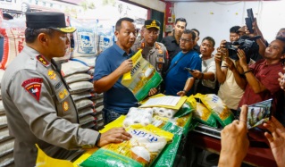 Polda Riau Grebek Pengoplos Beras   di Pekanbaru, Begini Modusnya...