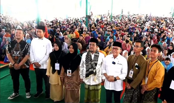 WOW...Zulhas Bagi-bagi Beasiswa Rp3 Juta untuk 100 Mahasiswa di Riau, Katanya Dari Sini Sumber Duitnya...