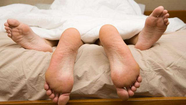 Peringatan! Dokter Sarankan Pakai Masker dan Tidak Ciuman saat Berhubungan Seks selama Pandemi Covid-19
