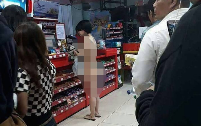 Geger... Ada Wanita Cantik Nyaris Bugil Belanja di Apotek, Warga: Bentar Lagi Kiamat