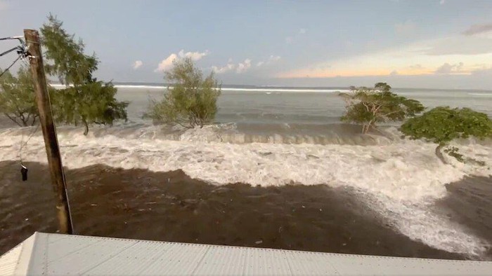 Kala Erupsi Gunung Api Tengah Pasifik Bikin Tsunami di Banyak Negara