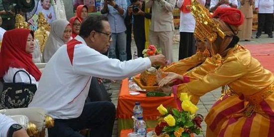 Bupati Kampar: Didik Anak dengan Baik, jangan Hanya Sibuk Mencari Harta