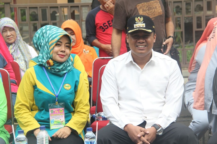 Dewi Nurmalasari; Diceraikan Mantan Bupati, Janda Cantik Menikah dengan Lurah