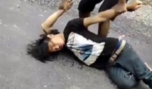 VIDEO: Hendak Ditangkap Serang Warga  Pesisir Selatan, Begal Pakai Golok Ditembak Polisi