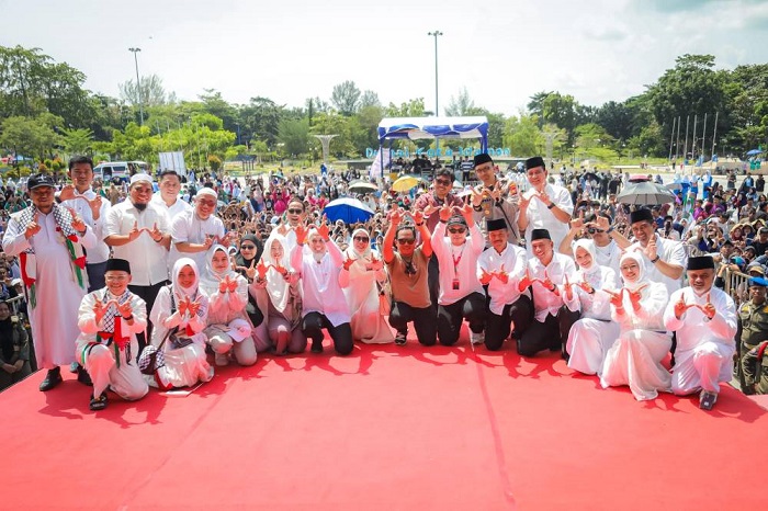 Ribuan Warga Dumai Saksikan Konser Kemanusiaan untuk Sumatera dan Palestina Bersama Wali Band