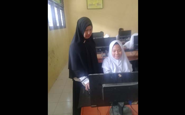 SMPN 5 Rambah Hilir-Rohul Gelar Simulasi UNBK 2018