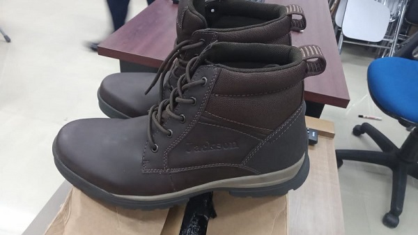 Lanud dan Avsek Bandara SSK II Gagalkan Penyelundupan Sabu Gunakan Sepatu Tujuan Kendari