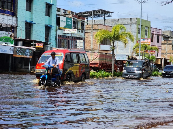 Banjir Pasang di Dumai Kian Mengkhawatirkan