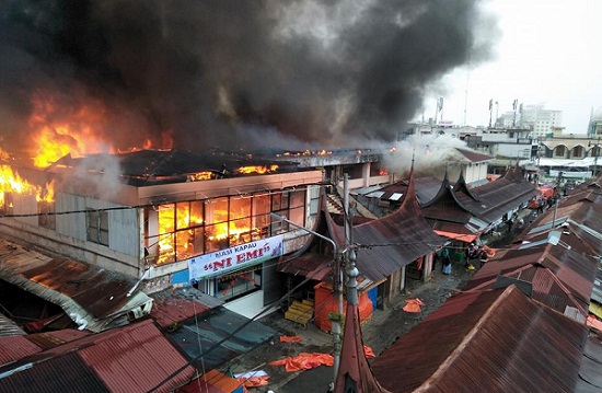 Begini Foto-foto Dahsyatnya Kondisi Kebakaran Pasar Ateh Bukittinggi Pagi Tadi...