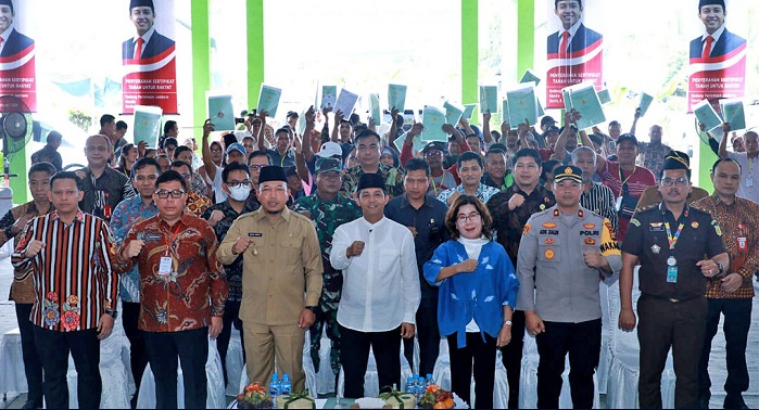 5.450 Bidang Tanah di Siak Terima Sertifikat PTSL dari Wamen ATR/BPN Tahun 2023