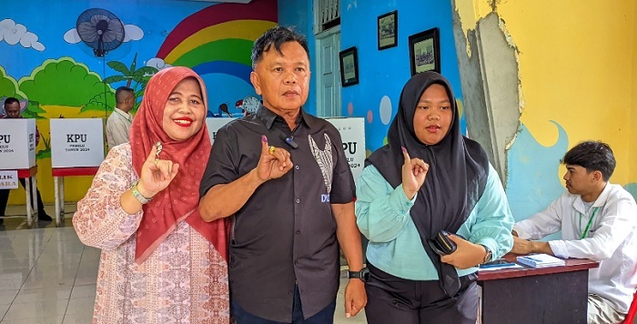 Plt Bupati Asmar  Gunakan Hak Pilihnya Di TPS 12 Selatpanjang Kota