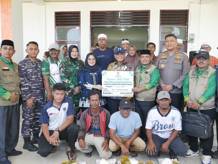 Bupati Rohil Serahkan Bantuan Pada Warga Terdampak Musibah Kebakaran di Panipahan
