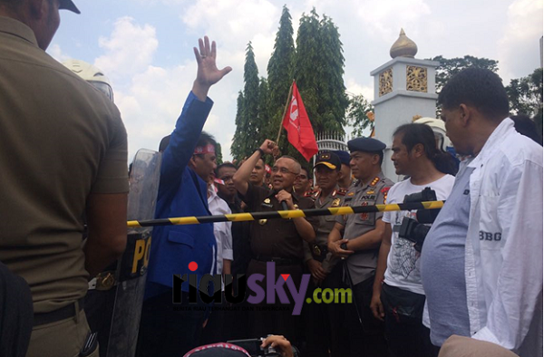 Temui Massa, Gubri Janji Perjuangkan  Nasib Pekerja di Riau, 'Tujuan Kita Sama'